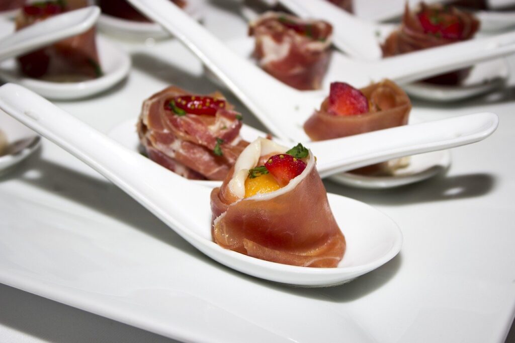serrano ham, ham with melon, tapas-1249009.jpg